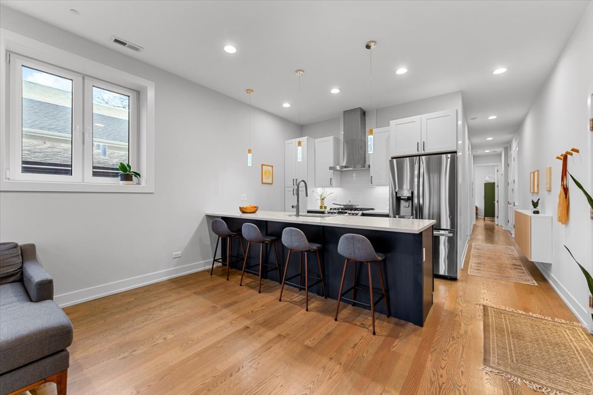 2150 West Foster Avenue, Unit 2 Chicago, IL 60625 - Photo 11 of 38