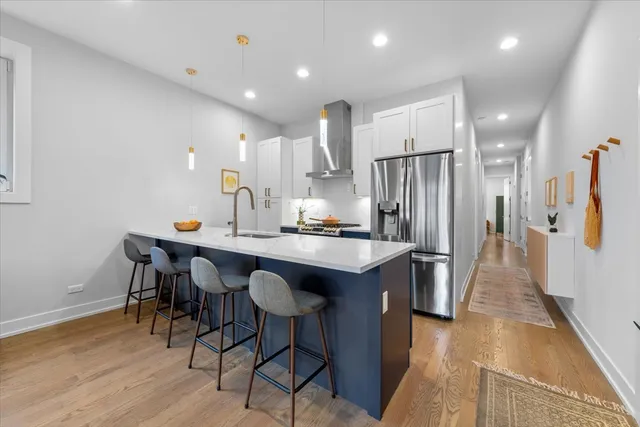 $575,000 | 2150 West Foster Avenue, Unit 2, Chicago, IL 60625