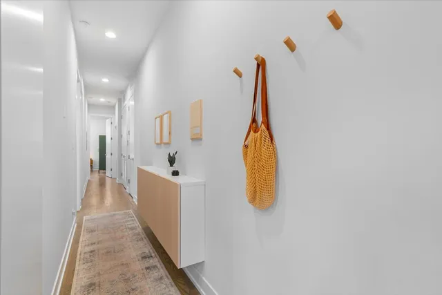 $575,000 | 2150 West Foster Avenue, Unit 2, Chicago, IL 60625