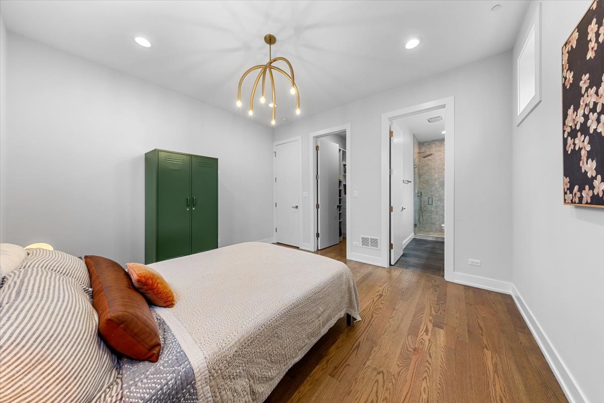 2150 West Foster Avenue, Unit 2 Chicago, IL 60625 - Photo 17 of 38