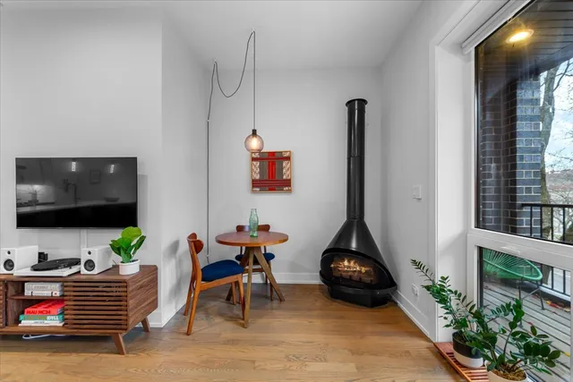 $575,000 | 2150 West Foster Avenue, Unit 2, Chicago, IL 60625