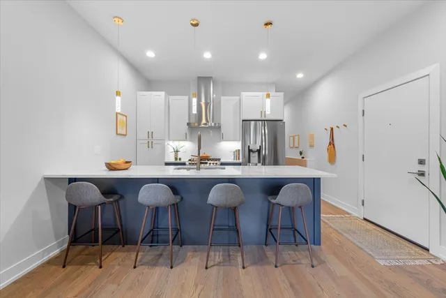 $575,000 | 2150 West Foster Avenue, Unit 2, Chicago, IL 60625