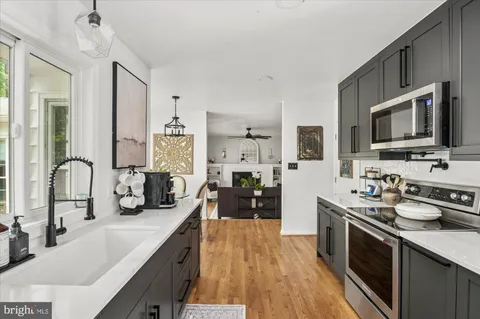 $1,190,000 | 8428 Stable Drive, Alexandria, VA 22308