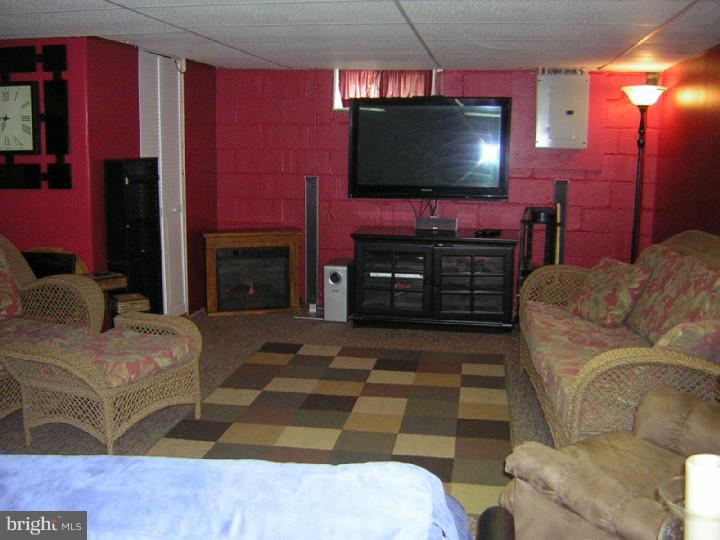 1290 Irma Road Warminster, PA 18974 - Photo 14 of 22 Family Room