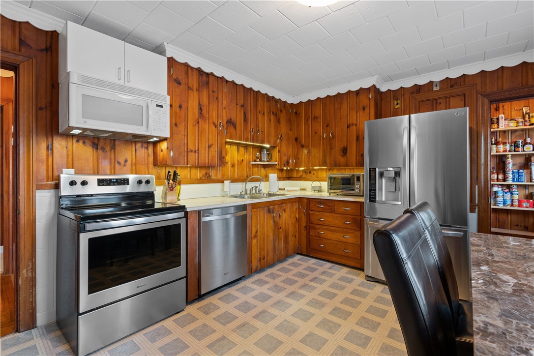 3163 Mendon Road Cumberland, RI 02864 - Photo 14 of 28