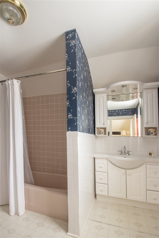 524 Hunter Road Caledonia, IL 61011 - Photo 20 of 32 a bathroom with a sink and a mirror