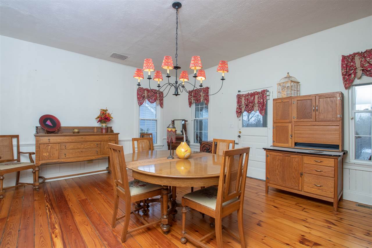 524 Hunter Road Caledonia, IL 61011 - Photo 10 of 32 a dining room with furniture a chandelier and wooden floor