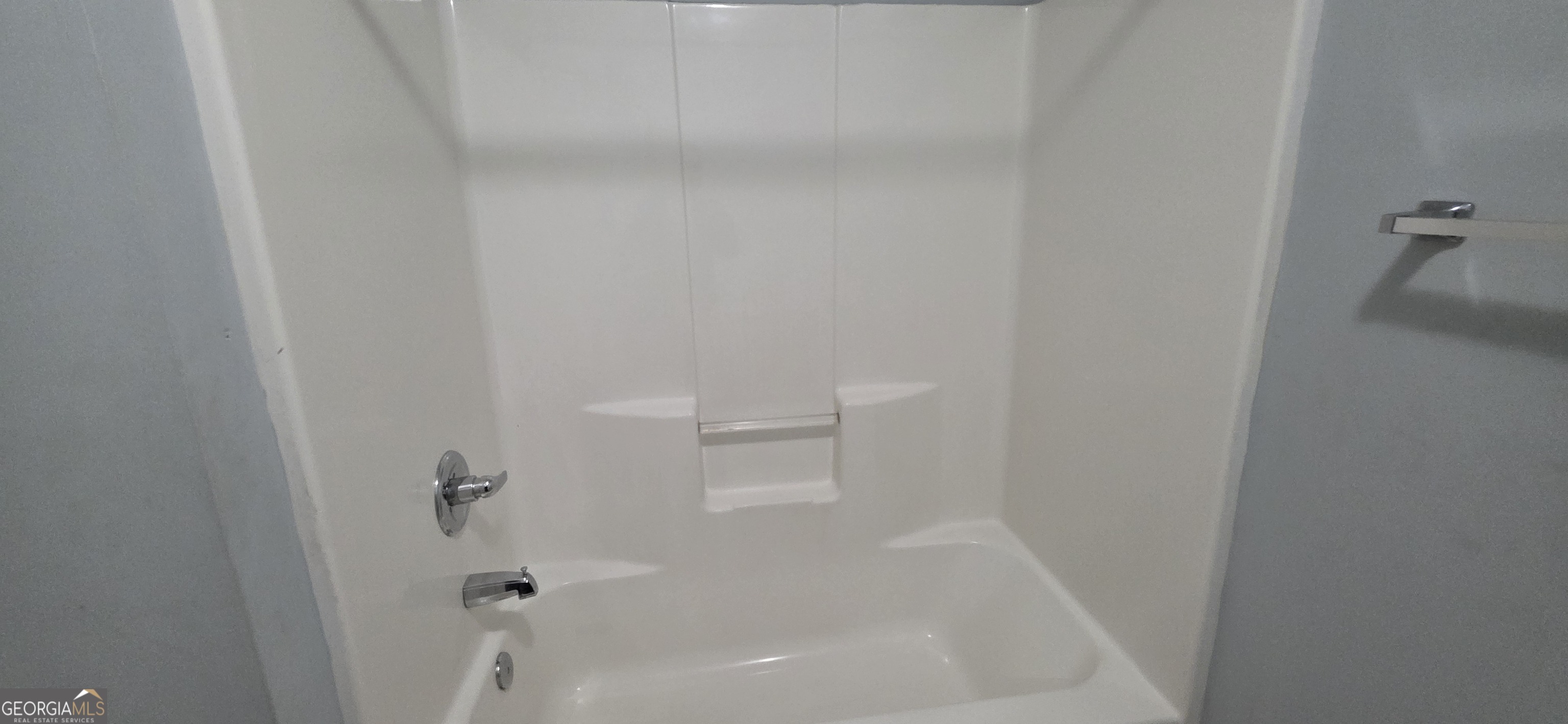 688 Smith Street Southwest Atlanta, GA 30310 - Photo 13 of 15 a close up of a bathtub