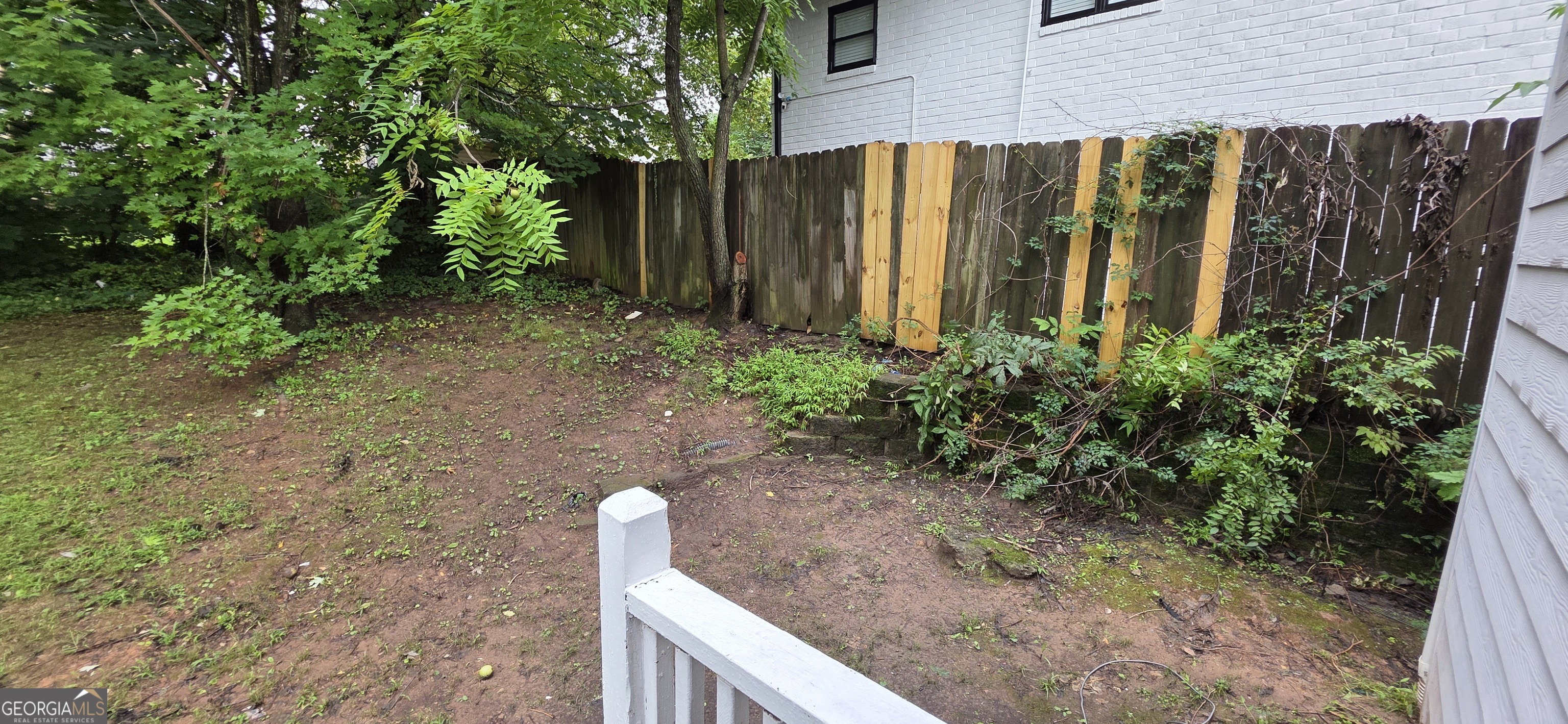 688 Smith Street Southwest Atlanta, GA 30310 - Photo 10 of 15 a view of a backyard with plants