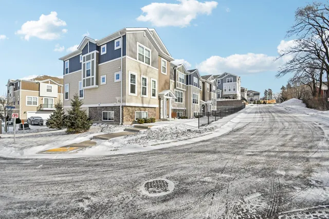 $389,900 | 2278 Polar Way, North St. Paul, MN 55109