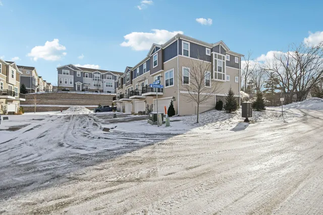 $389,900 | 2278 Polar Way, North St. Paul, MN 55109