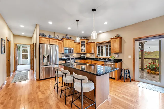 $699,900 | 4006 Elkins Road, Amherst, WI 54406