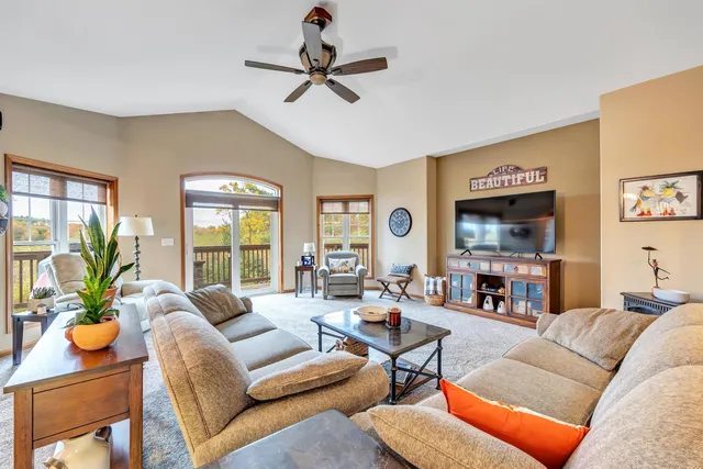 $699,900 | 4006 Elkins Road, Amherst, WI 54406