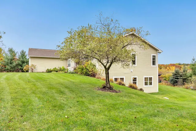 $699,900 | 4006 Elkins Road, Amherst, WI 54406