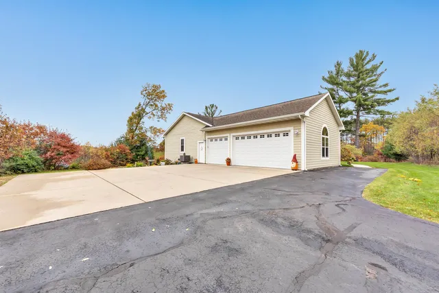 $699,900 | 4006 Elkins Road, Amherst, WI 54406