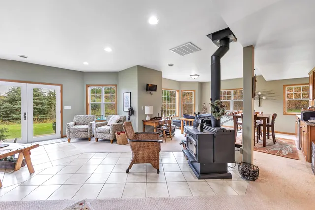 $699,900 | 4006 Elkins Road, Amherst, WI 54406