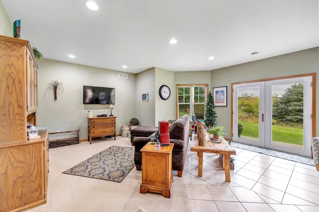 $699,900 | 4006 Elkins Road, Amherst, WI 54406