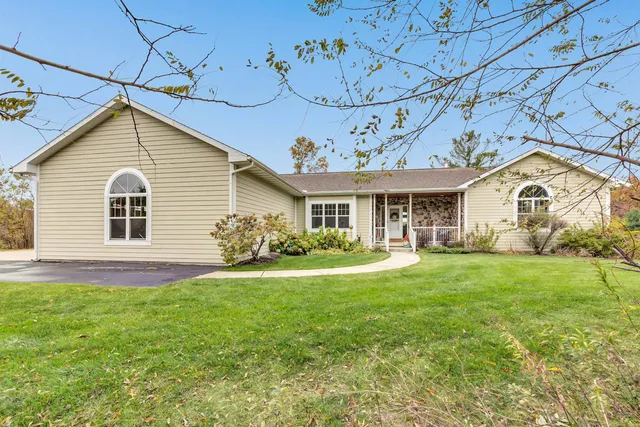 $699,900 | 4006 Elkins Road, Amherst, WI 54406