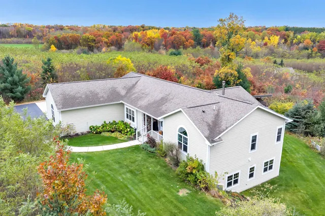 $699,900 | 4006 Elkins Road, Amherst, WI 54406