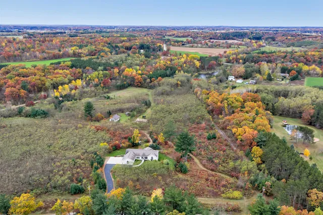 $699,900 | 4006 Elkins Road, Amherst, WI 54406