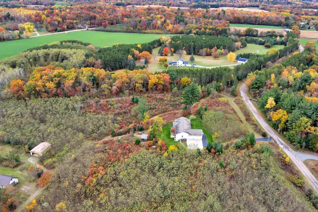 $699,900 | 4006 Elkins Road, Amherst, WI 54406