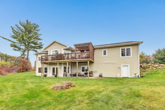 $699,900 | 4006 Elkins Road, Amherst, WI 54406