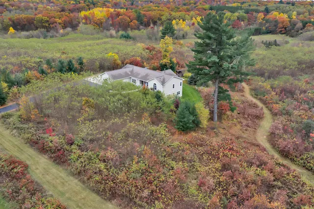 $699,900 | 4006 Elkins Road, Amherst, WI 54406