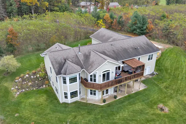 $699,900 | 4006 Elkins Road, Amherst, WI 54406