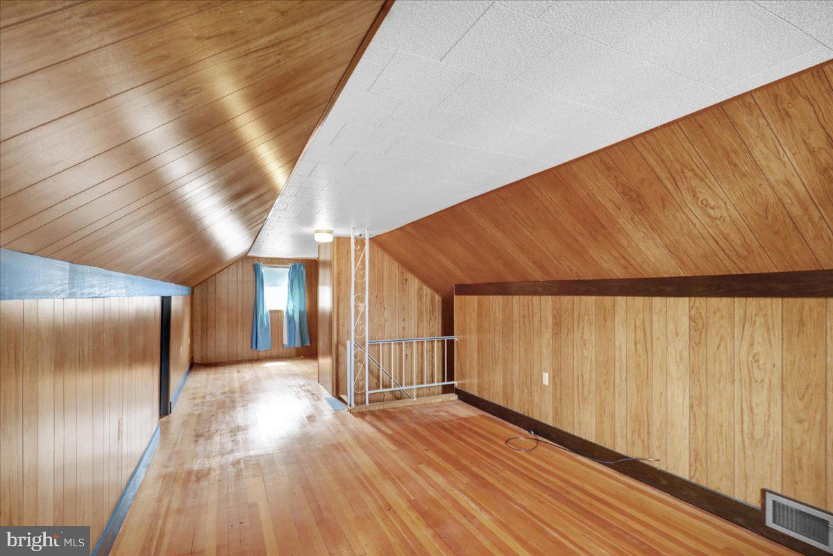 27 Woodland Road Reading, PA 19610 - Photo 20 of 34 a view of a hallway