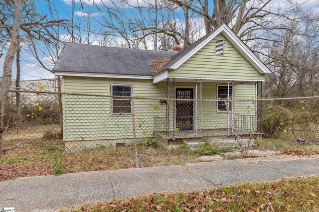 $70,000 | 1215 South Bell Street, Clinton, SC 29325