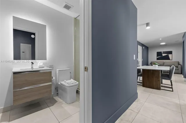 a en suite bathroom with a toilet