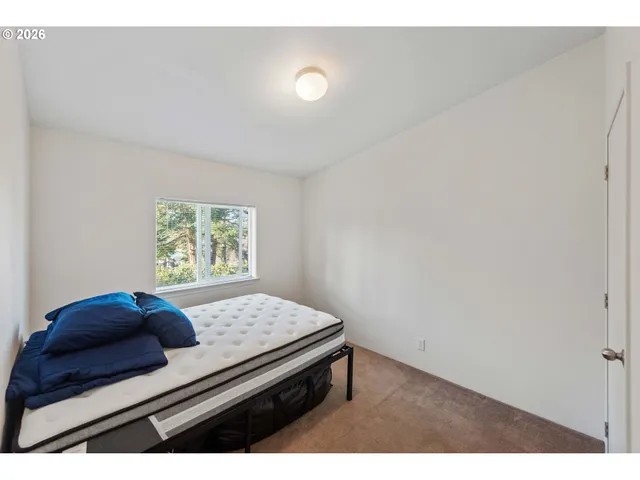 $310,000 | 545 Queens Avenue, Lakeside, OR 97449