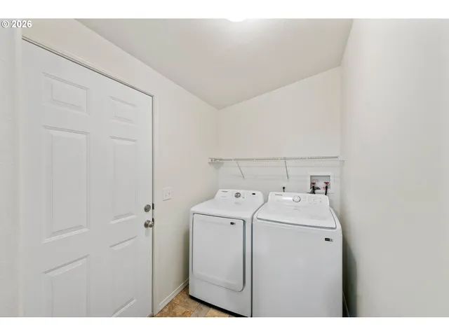 $310,000 | 545 Queens Avenue, Lakeside, OR 97449