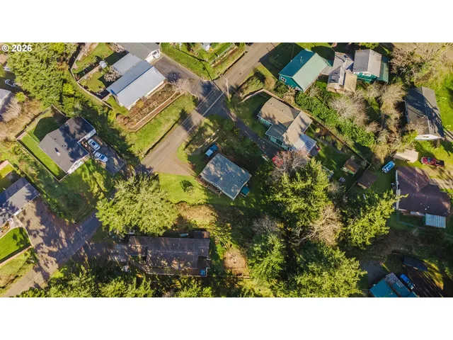 $310,000 | 545 Queens Avenue, Lakeside, OR 97449