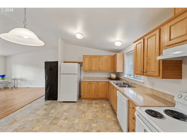 $310,000 | 545 Queens Avenue, Lakeside, OR 97449