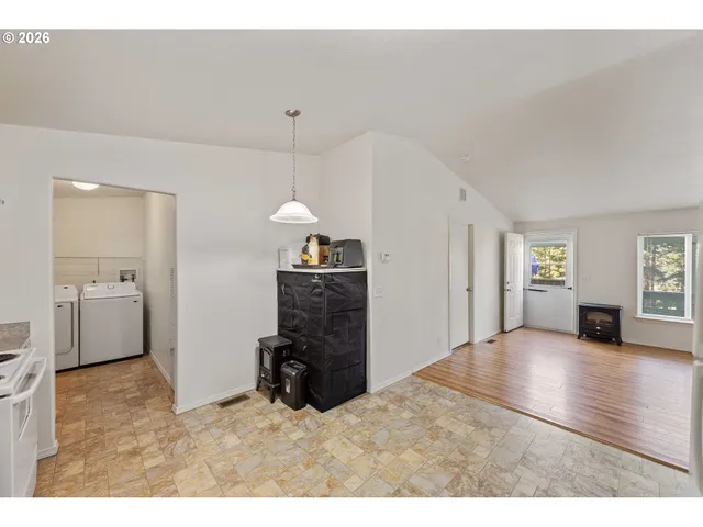 $310,000 | 545 Queens Avenue, Lakeside, OR 97449