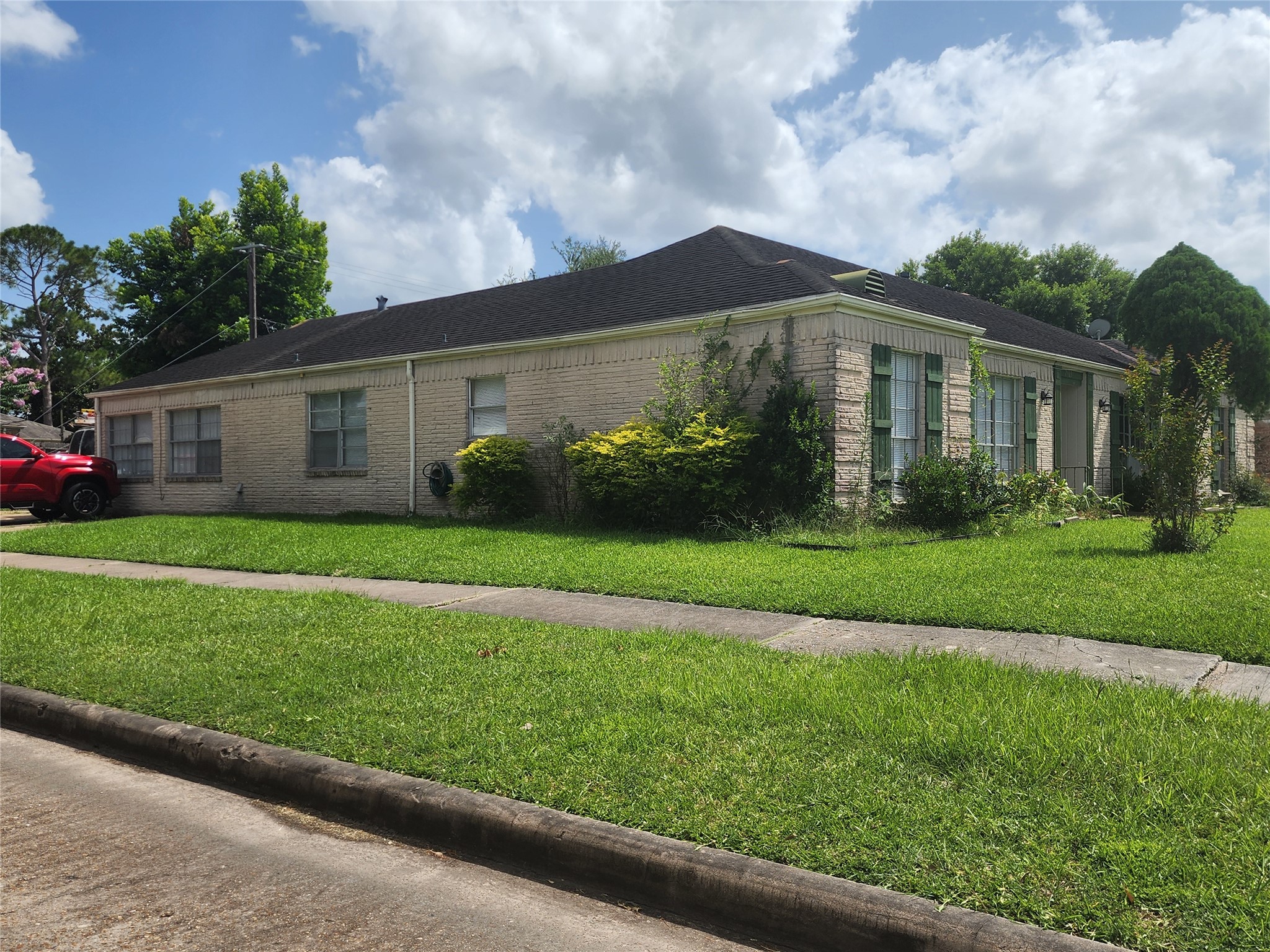 7903 Sharpview Drive Houston, TX 77036 - Photo 2 of 4