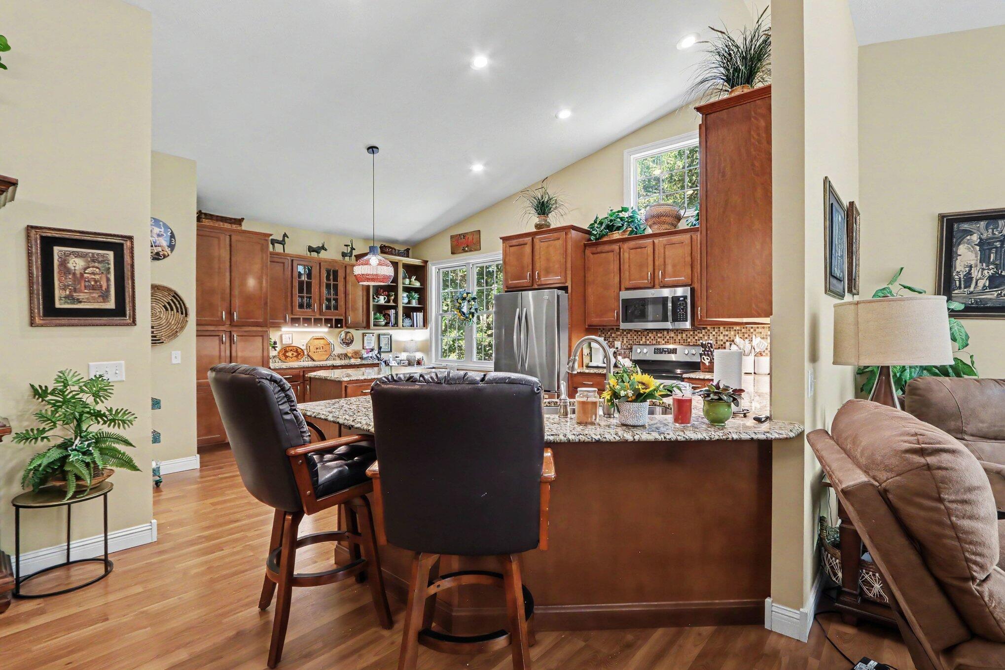 2181 Hunters Run Kalamazoo, MI 49048 - Photo 7 of 33 Kitchen Penninsula