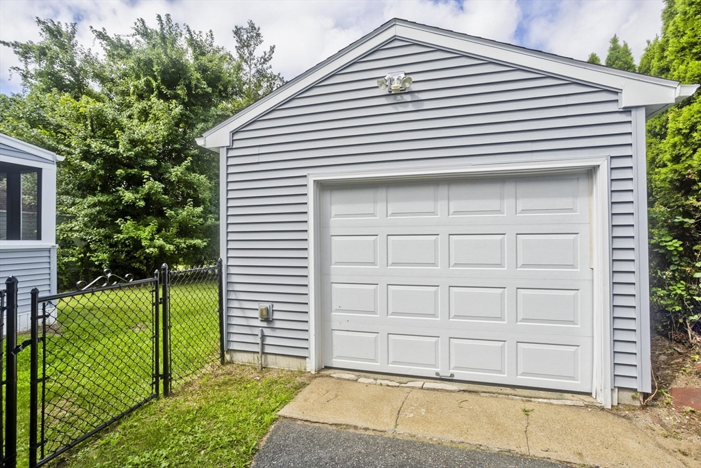 140 Winton Street Springfield, MA 01118 - Photo 5 of 34 Gallery Image 5