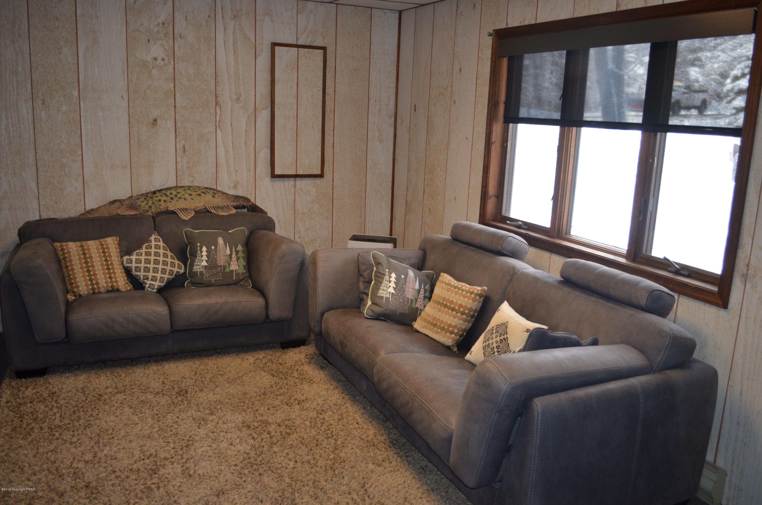 9 Birch Point Road Gouldsboro, PA 18424 - Photo 25 of 41 a living room with furniture and a bathtub