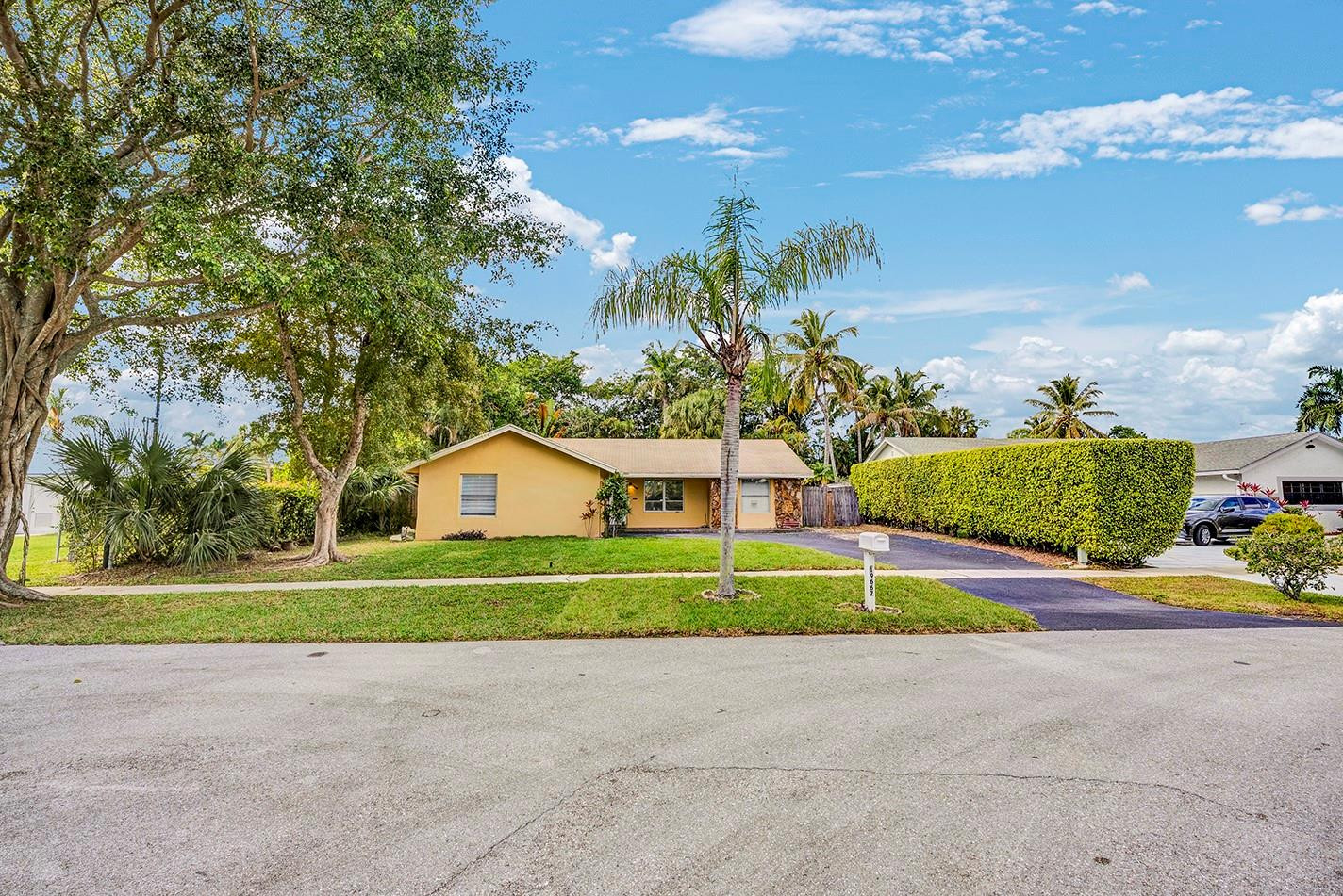 19667 Delaware Circle Boca Raton, FL 33434 - Photo 5 of 42 Photo 5