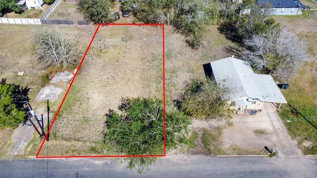 $29,000 | 311 East Grange Street, Weimar, TX 78962