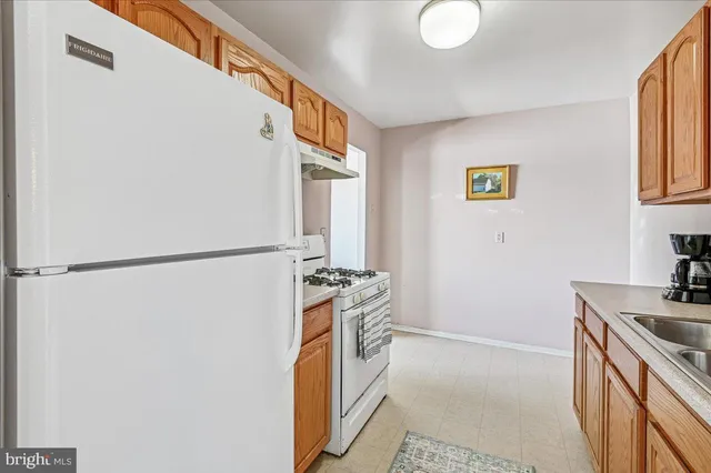 $210,000 | 355 Gatewater Court, Unit F, Glen Burnie, MD 21060