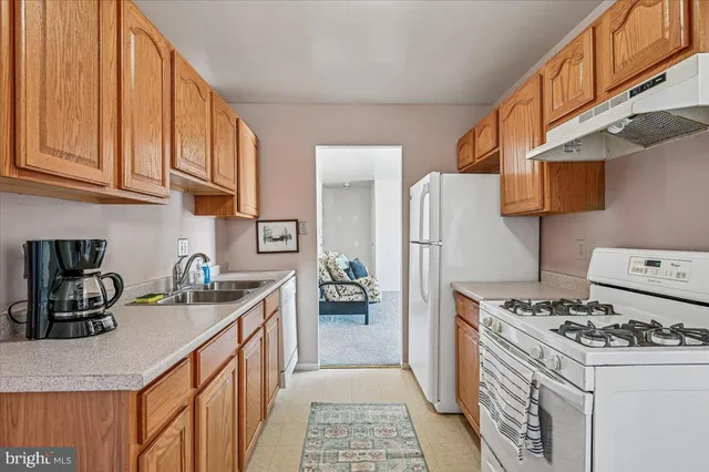 $210,000 | 355 Gatewater Court, Unit F, Glen Burnie, MD 21060