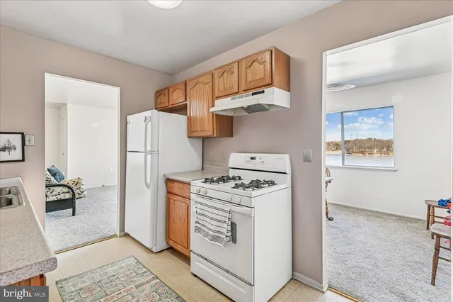 $210,000 | 355 Gatewater Court, Unit F, Glen Burnie, MD 21060