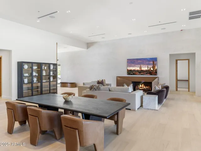 $8,672,000 | 5305 North 68th Place, Paradise Valley, AZ 85253