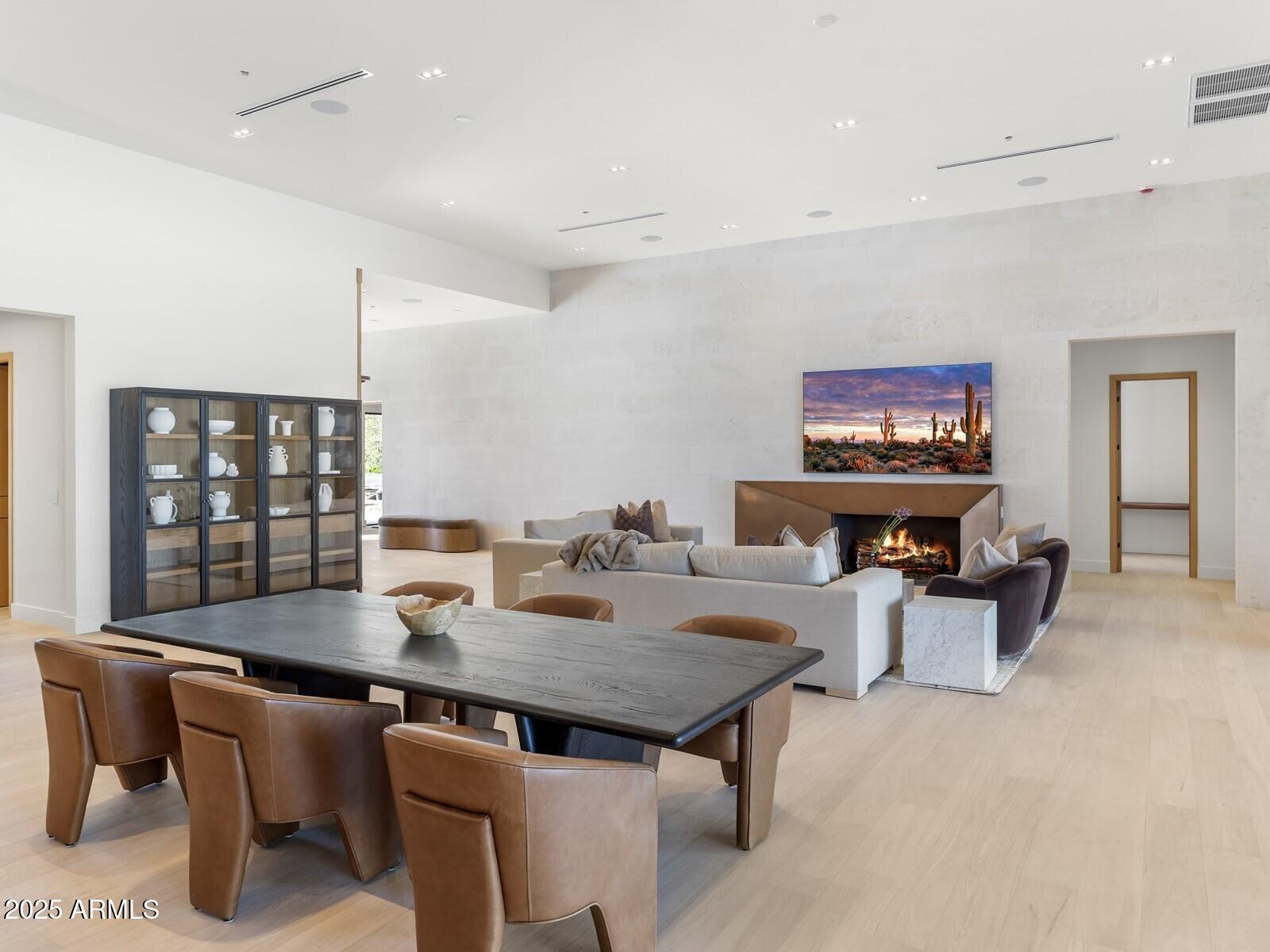 5305 North 68th Place Paradise Valley, AZ 85253 - Photo 10 of 67 018_Great Room