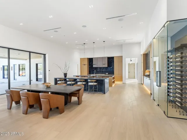 $8,672,000 | 5305 North 68th Place, Paradise Valley, AZ 85253