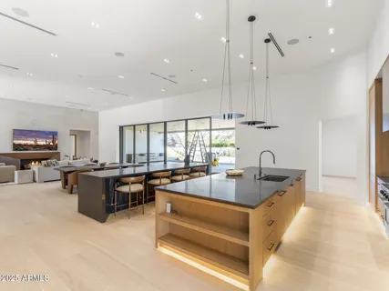 $8,672,000 | 5305 North 68th Place, Paradise Valley, AZ 85253