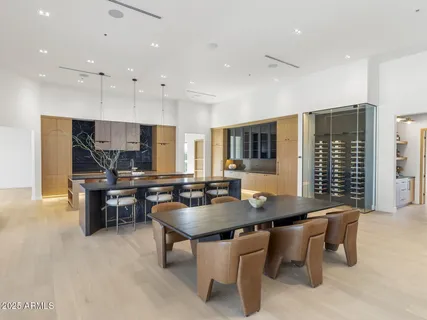 $8,672,000 | 5305 North 68th Place, Paradise Valley, AZ 85253